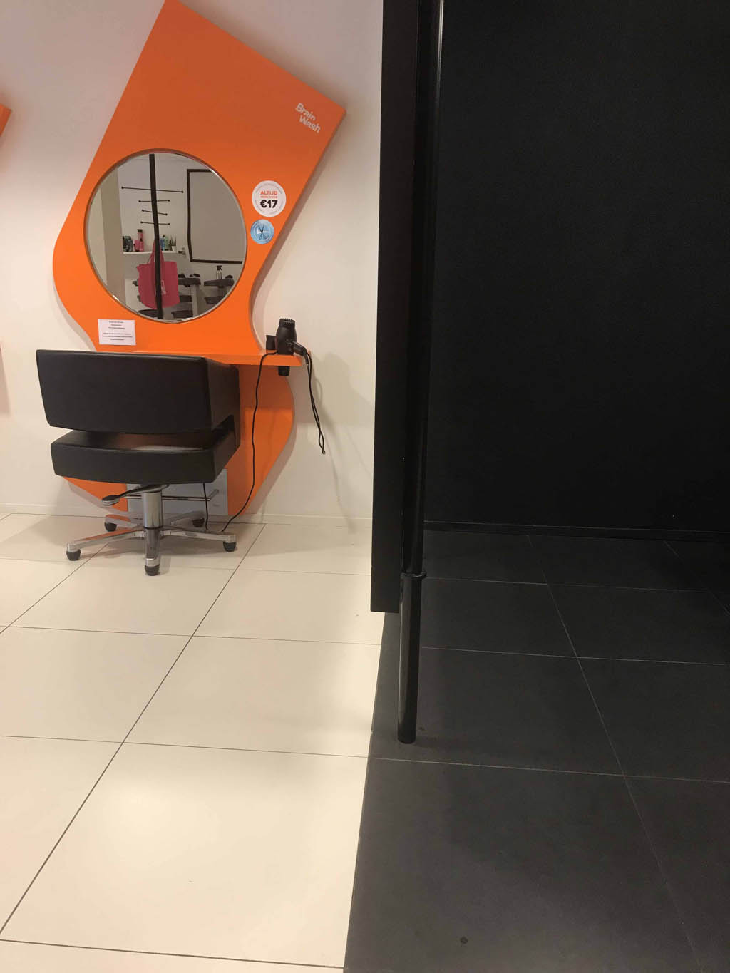Hier zit ik meestal (kapsalon) brainwash in Schijndel